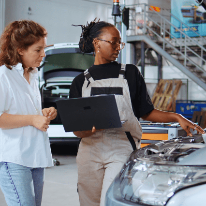 Formation logiciel dans un garage automobile.
